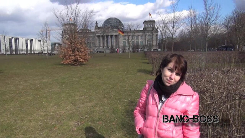 Bang-Boss: Sperm Walk Training at the Bundestag