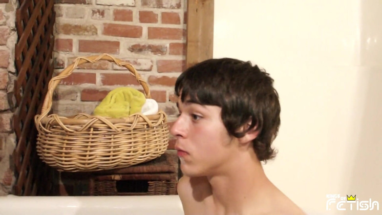 Gay Diaries: Twink chlap dostane jeho těsný zadek ošukaný v sexy trojce...