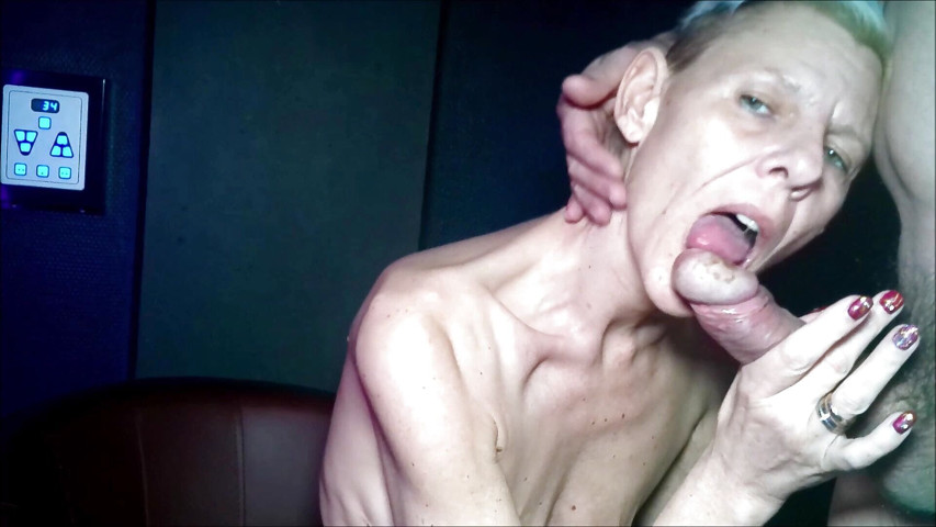 Corabitch Blow in Porncinema in Barcelona (Cora Bitch)