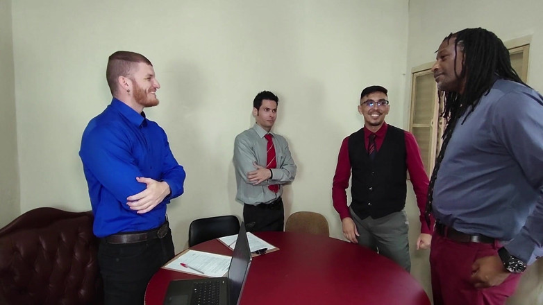 Suzie Slut Official - Hetero: スージーとルッサは、ボスが輪姦でグリンゴ・ネガオとの契約を結ぶのを助けます