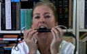 Selfgags classic: milf(चोदने लायक मम्मी) टीचर का निर्देशात्मक वीडियो: किसी को कैसे चोदना है!