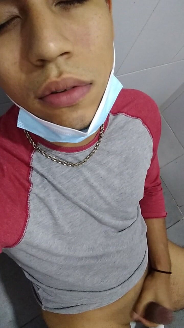 AlexAlejandro13: 走进浴室