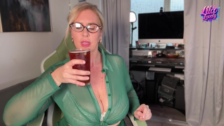 Lila Lovely: St. Patrick's Day Office Spill: Soaked &amp; Horny, I Squirt Alone...