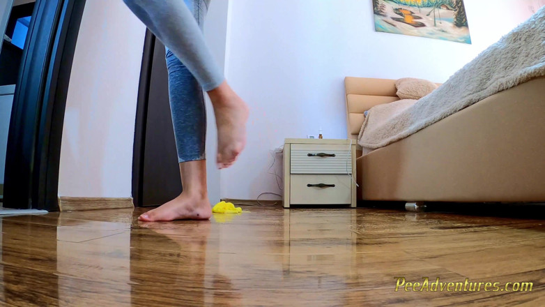Pee Adventures: Desperate girl pissing in her tights while cleaning the house
