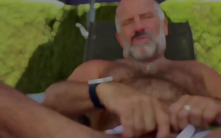 Daddybearvlc: Me encanta esto, ya que realmente muestra lo gordas que...