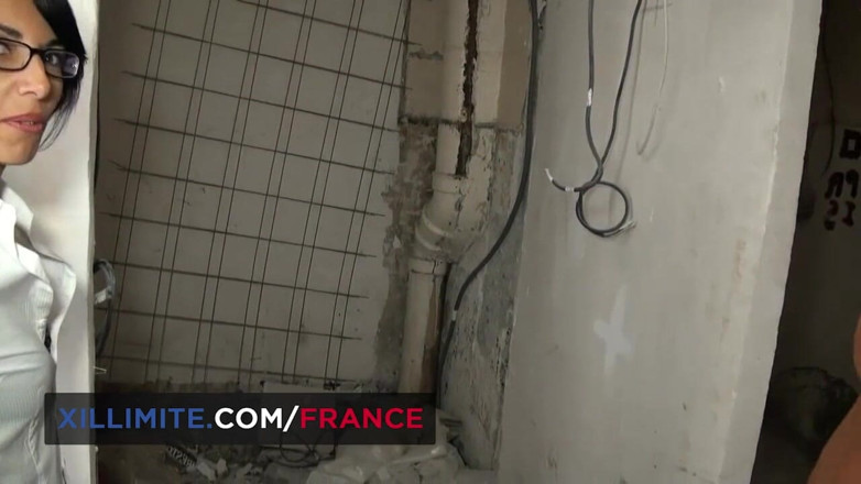 Made In France: 2명의 남자와 환상을 공유하는 핫한 갈색 머리