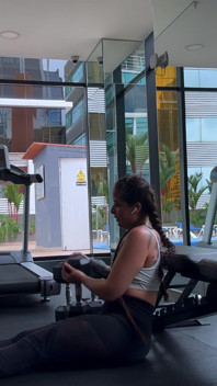 Huele Mi Arbusto Sucio Y Mi Culo Sudoroso Después Del Entrenamiento