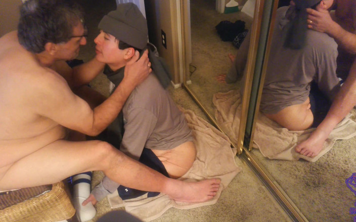 Lymph Guy: Funktionshindrad pojke suger pappa för att hålla sig varm