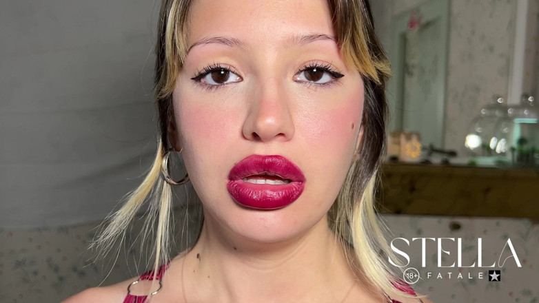 Stellafatale: Raspberry - lipstik merah gemetar bibir - gerakan lambat