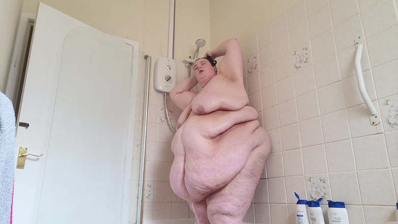 SSBBWLadyBrads: Shower jiggles and washing