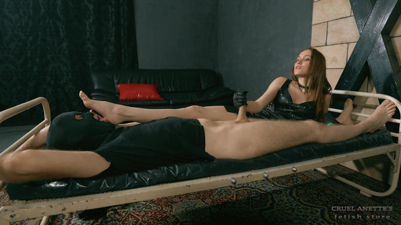 Cruel Anettes fetish world: Jerking him off
