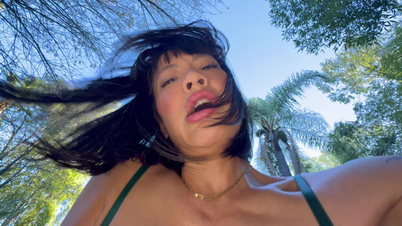 Alfiecinematic: Trapanare la figa tiiny della piccola bambola kitty chow su...