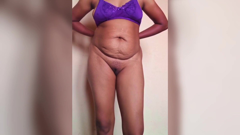 Ammukutty88: Ammu verwijder de handdoek met grote borsten en poesje en...