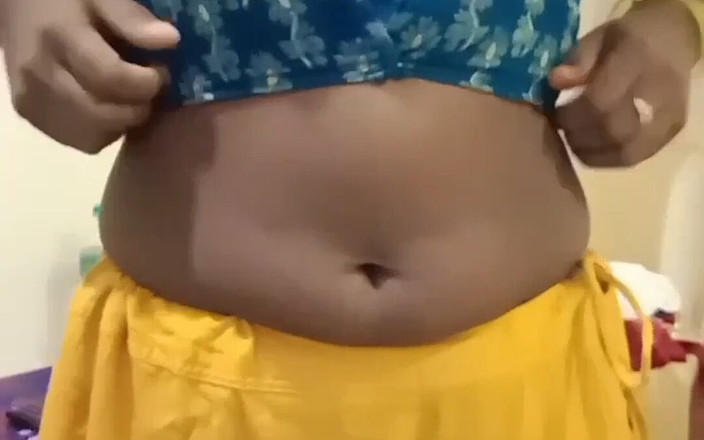 RenuRaj: Desi Tamil Moglie cornuta stuzzica in reggiseno rosa Saree Navel...