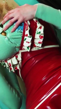 Fetish payudara fetish bertelanjang atas femdom