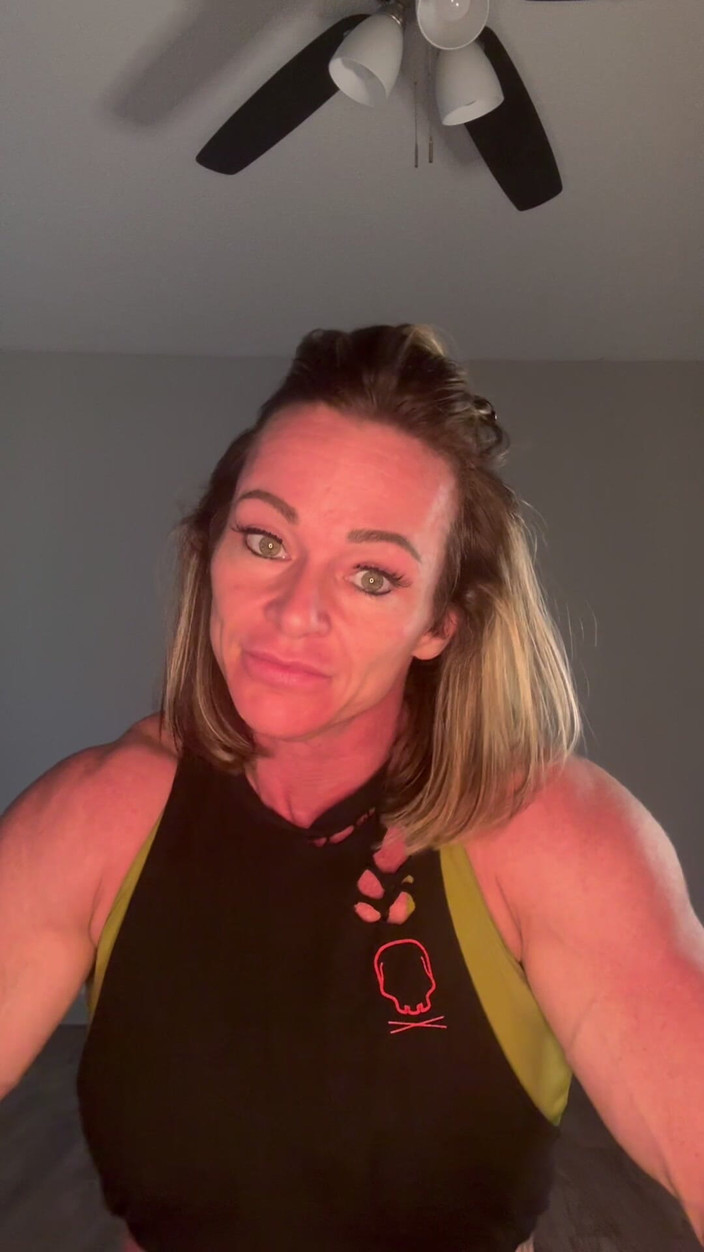 Simone Steele: Nahá kontrola pokroku