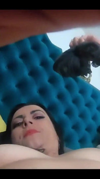 Milfycalla Ep 138 macecha měla vložené punčocháče do kundičky.i hodně masturbovala. Hrála jsem si s mojí chlupatou kundičkou, protože