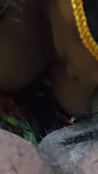 Istri tamil tamil lagi asik nyepong dan mainin kontol di toketnya