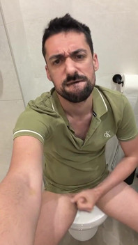 Papà Si Masturba in Bagno Pubblico