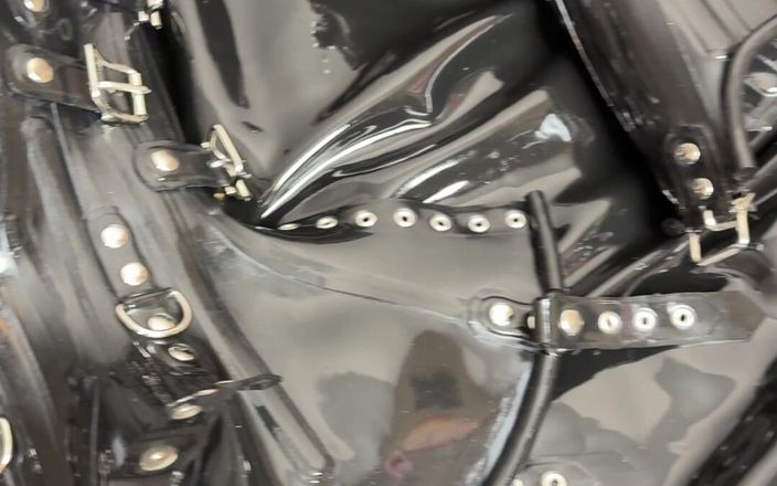 Miss_Fetilicious: Schwerer gummi-bondage-helm und korsett