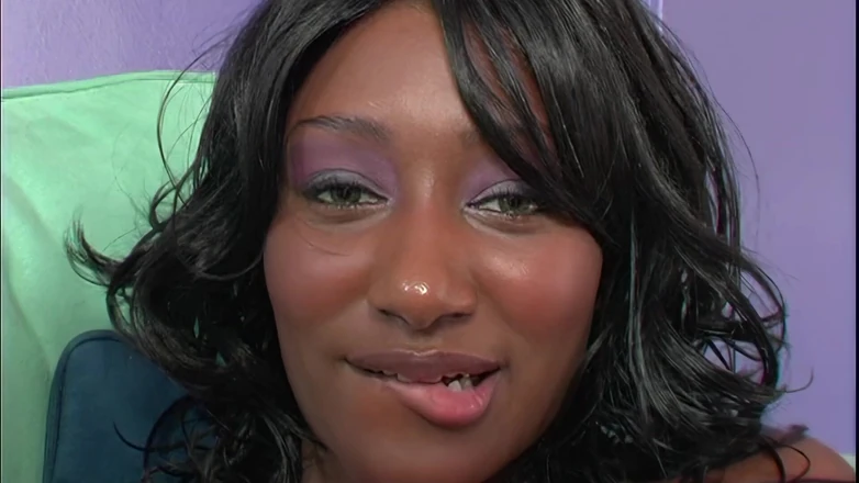 Black Desires: Peituda negra estrela pornô Shi Reeves solo masturbação - Perv Milfs...