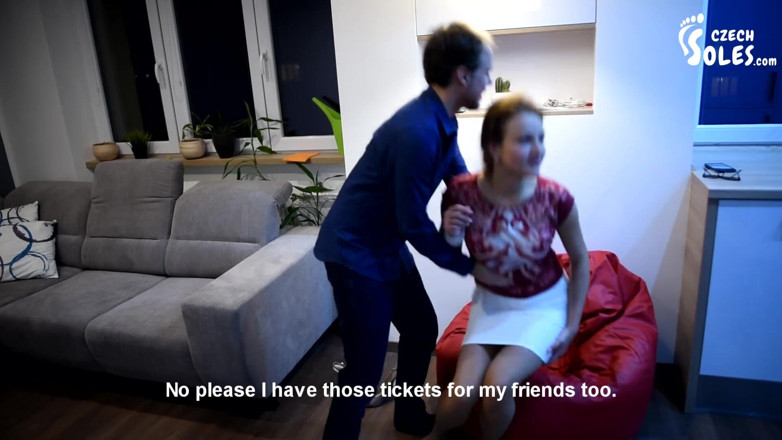 Czech Soles - foot fetish content: Ung hushållers sexiga fötter dyrkar