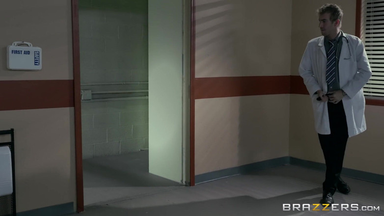 BRAZZERS: Brazzers - Danny D trova difficoltà a resistere al corpo super...