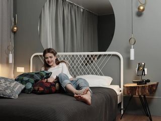 Teen Dreams: ओलिविया अपनी सुपर तंग चूत के साथ डिल्डो में ऊँगली कर रही और चोद रही है
