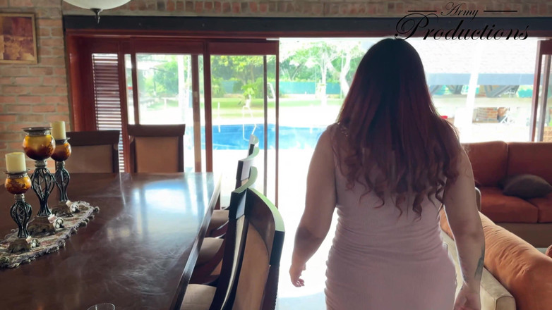 Army Productions: 丰满的熟女发现丈夫的不忠 part1