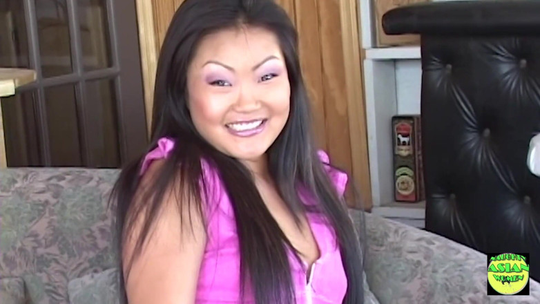 Naughty Asian Women: gale men gahre land lena aur uski eshiyaee gand ko...