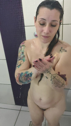 Adrian And Curious: Sexy koupání