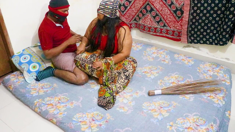 Morjenabb: Knubbig styvmamma och pojke Desi