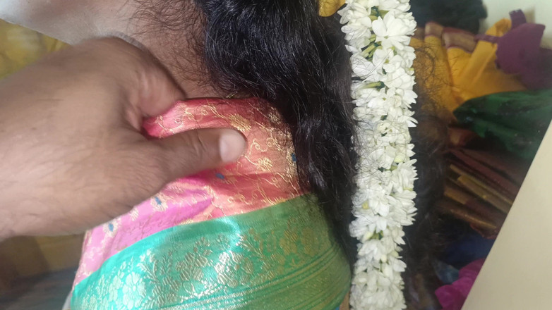 Laxi ammu: Hausfrau saree show