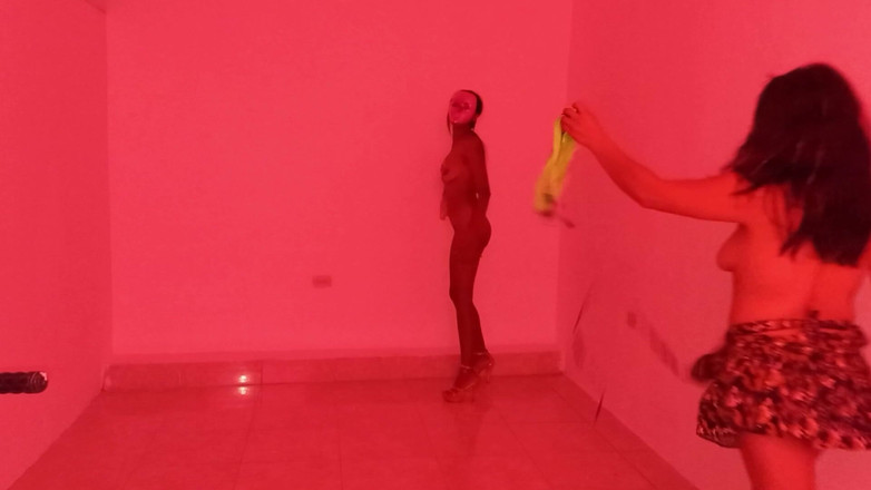 Martin13: Najlepsi przyjaciele spotykają się, aby zrobić zmysłowy taniec pokazując pochwy