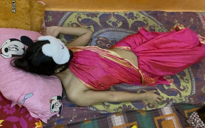 Riya mickey: Dal manželce na Karva Chauth speciální překvapení vložením mého penisu...