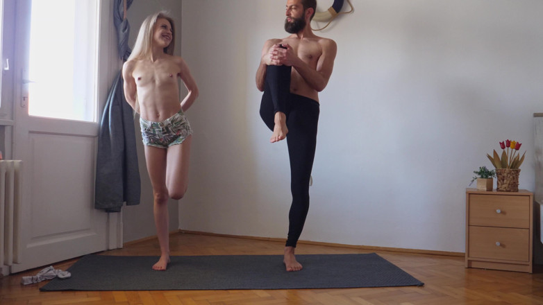 Camvivian: 第一次一起锻炼 joga