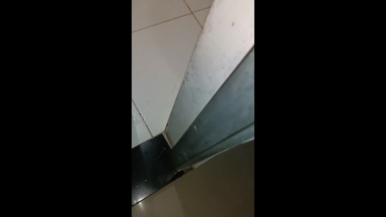 EMY_AND_JONH: Ik betrap mijn stiefzus onder de douche en ze vraagt...