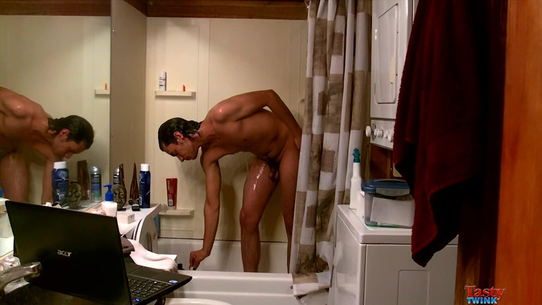 Tasty Twink: Tristan Hollister की शॉवर मस्ती