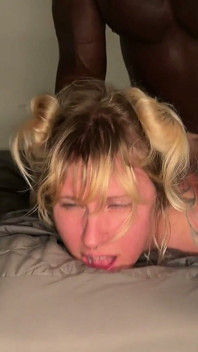 4'10 esposa caliente es follada por una masiva bbc