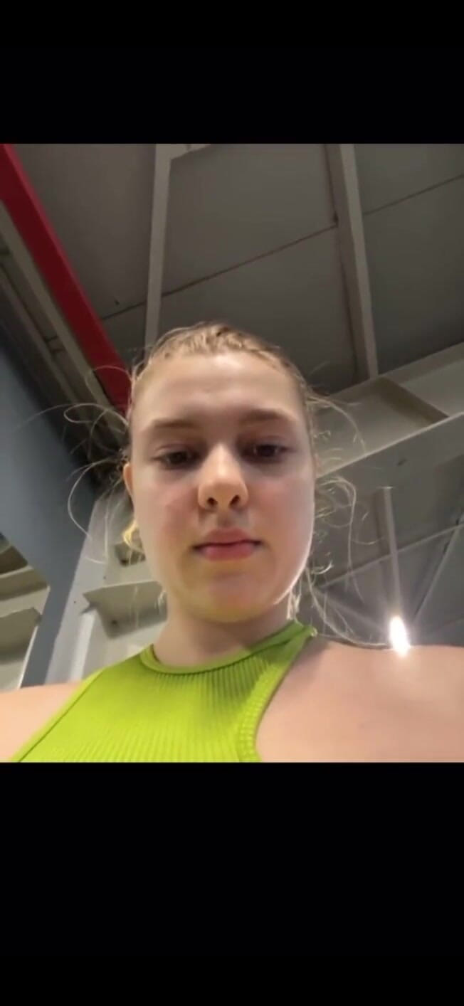 JuiceLussie: 在健身房训练和自慰