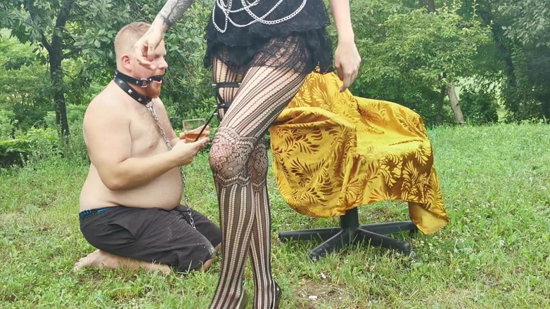 Beth Kinky: Używanie mojego wuja jako popielniczki na zewnątrz