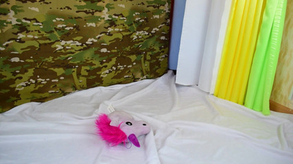 Risky Hairy Couple: Hračka Crush Fetiš. Jen jsem kráčel po hračce Představ si,...