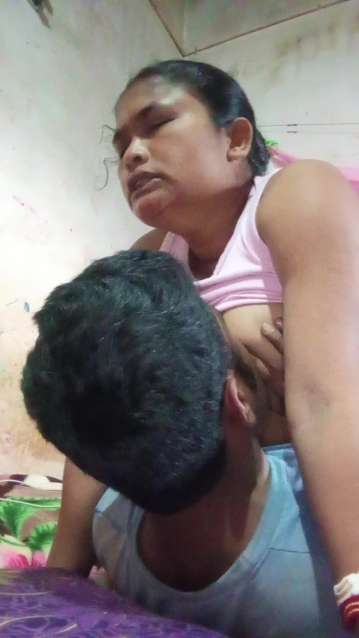 Mridulmadhu: Video gợi cảm đầy đủ của chồng deshi