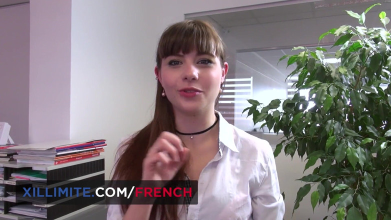 French girls at work: フランスの十代のルナライバル肛門積の机
