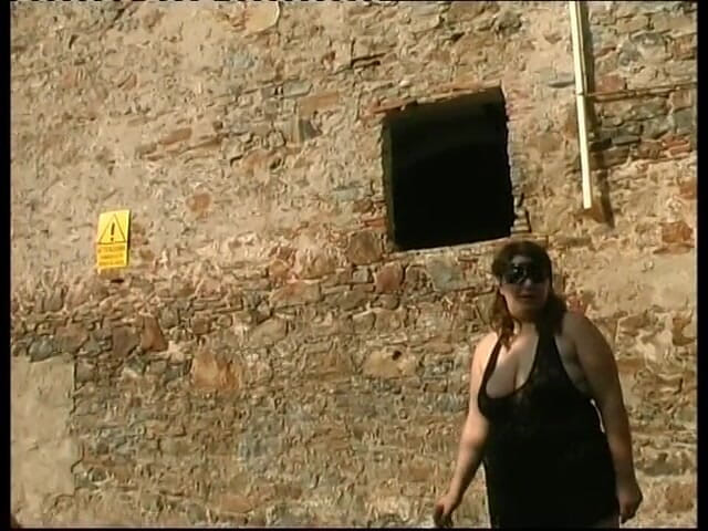 Fetish Desire: Donna grassa amatoriale scopata a pecorina in campagna