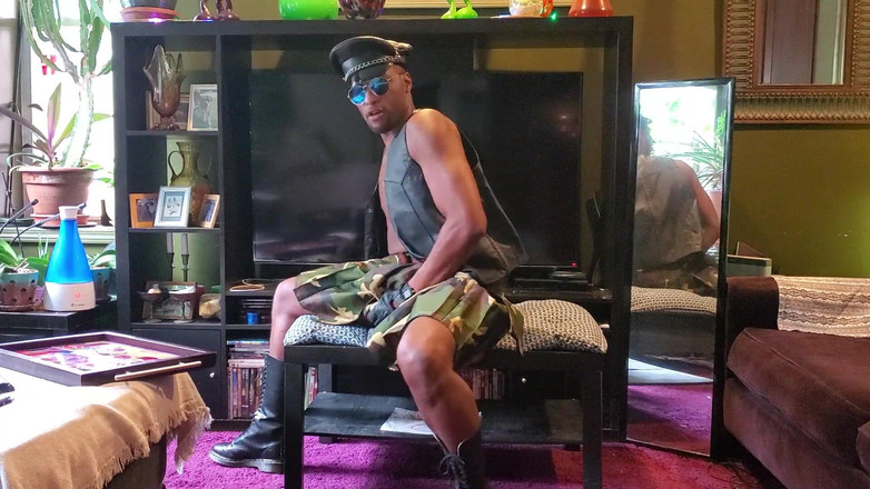 Kennie Jai: 흑인 대물 자지와 후장과 함께하는 킬트에서 과시하는 Kennie Jai