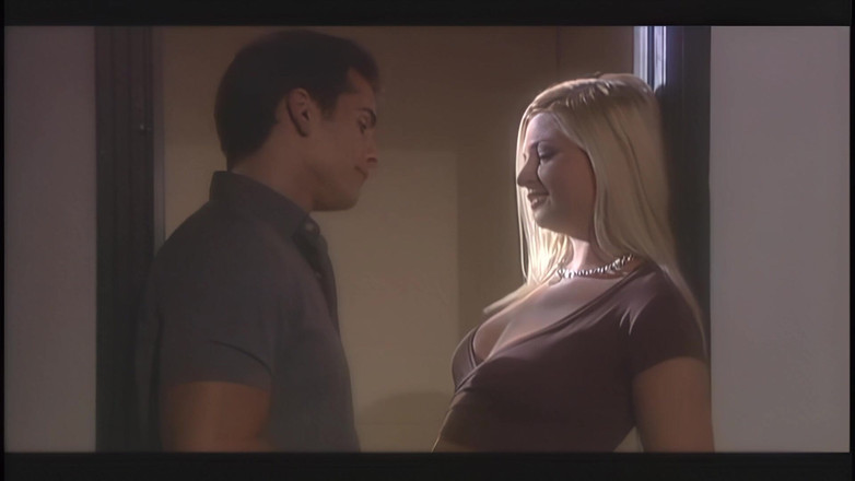 Perv Milfs n Teens: Bobbi Eden klečí na podlaze třídy a saje své učitelské...