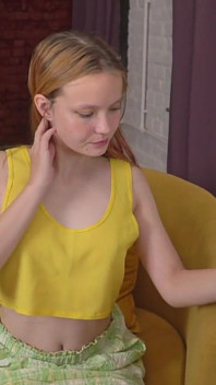 My18teens - Piękna imbirowa dziewczyna drażni jej cipkę