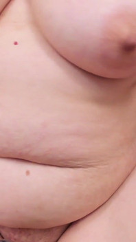Jag suger din kuk och knullar sedan min vagina med dildo