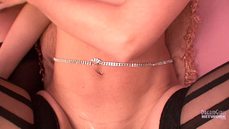 Dream Girls: Cameraman heeft geluk en neukt twee geweldige modellen pov
